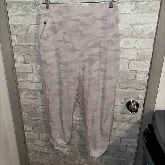 Athleta Brooklyn Lined Joggers In Camo Lux Shasta Purple sz 12 #E1